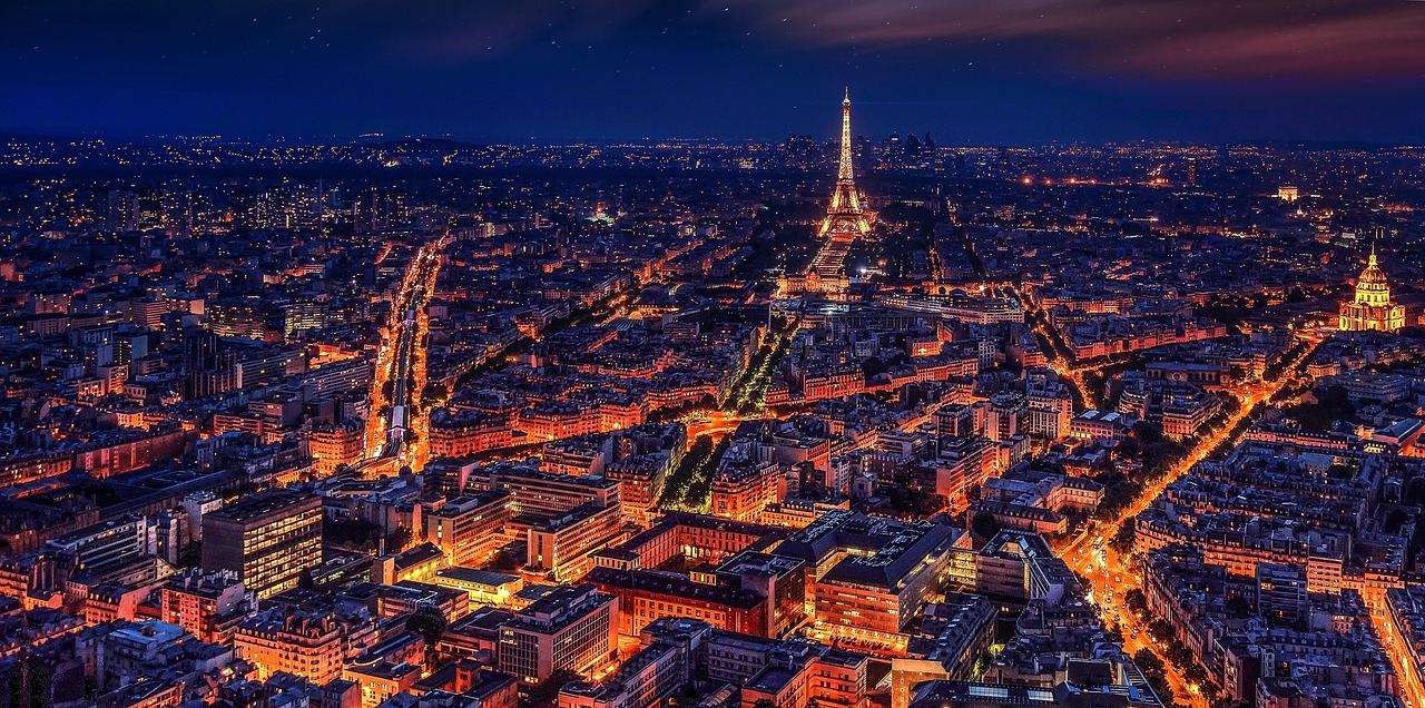 Paryż – jak zorganizować wycieczkę do francuskiej stolicy? Przewodnik po Paryżu w języku polskim
