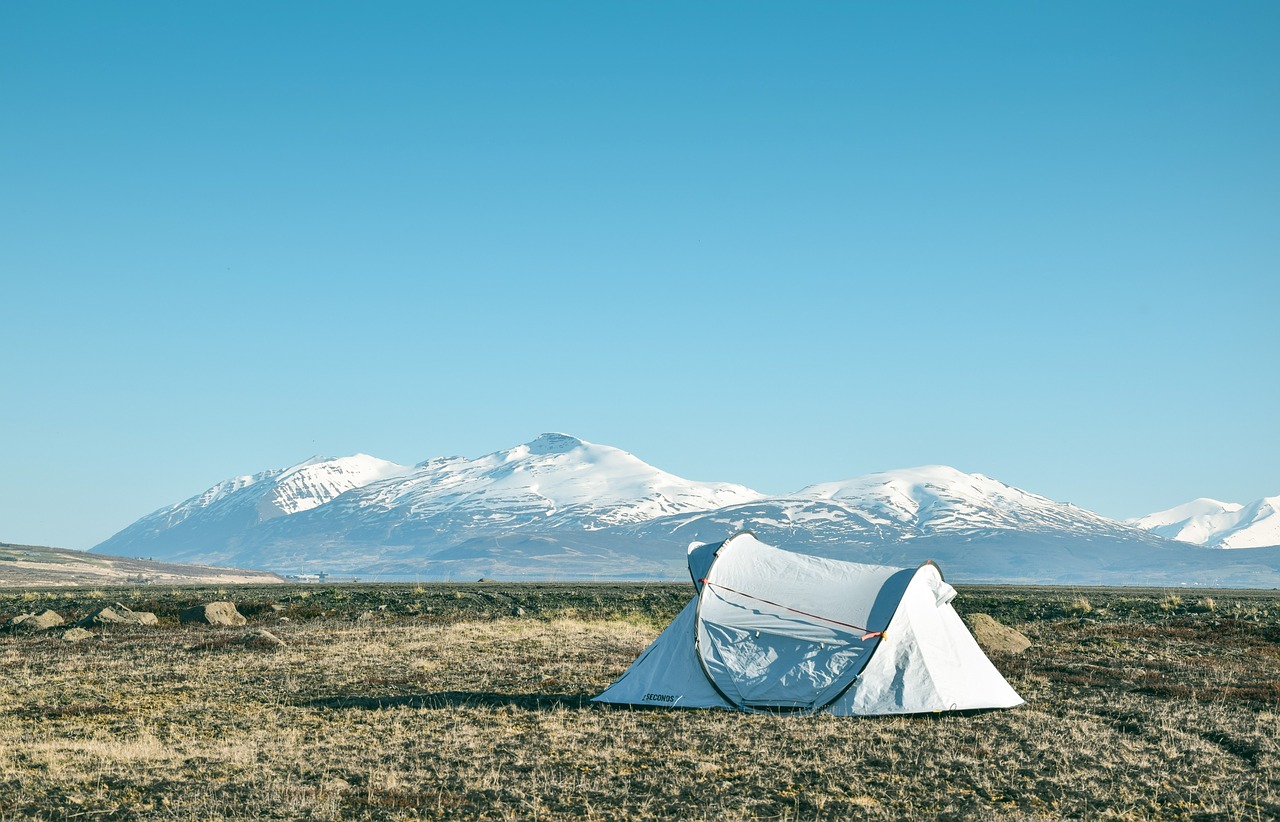 Urlop pod namiotem – jak zorganizować, co zabrać?
